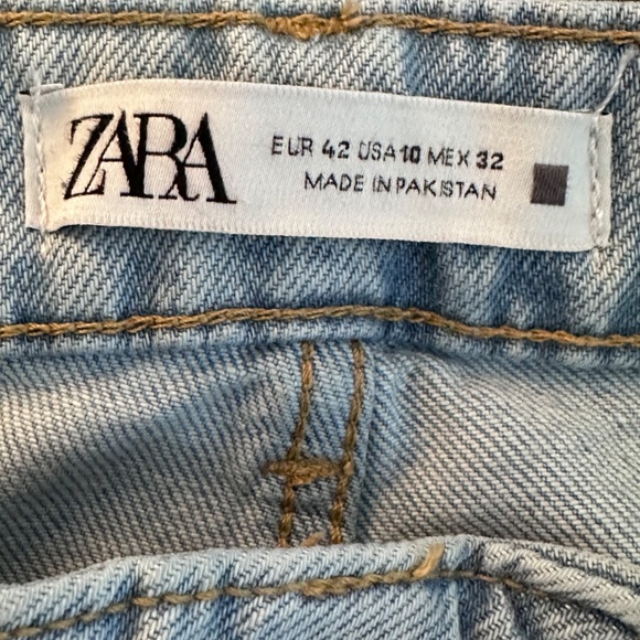 Zara Mom Fit High Waist Jeans, Light Wash, Size 10 - Picture 3 of 9